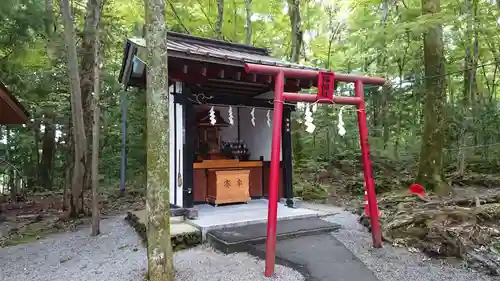 新屋山神社の末社