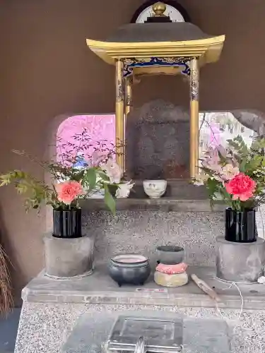 木津釈迦堂の{uncategorized: "未分類", other: "その他", undefined: "問題あり", building: "その他建物", grave: "お墓", sacred_gate: "鳥居", guardian: "狛犬", statue: "像", buddha: "仏像", history: "歴史", nature: "自然", garden: "庭園", animal: "動物", pagoda: "塔", temizu: "手水舎", mountain_gate: "山門・神門", sanctuary: "本殿・本堂", subordinate: "末社・摂社", art: "芸術", scenery: "景色", jizo: "地蔵", ema: "絵馬", goshuin: "御朱印", omikuji: "おみくじ", items: "授与品その他", amulet: "お守り", goshuincho: "御朱印帳", eats: "食事", festival: "お祭り", votive_dance: "神楽", shichigosan: "七五三参", wedding: "結婚式", experience: "体験その他", initially: "初詣", around: "周辺", anti_infection: "感染症対策"}