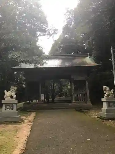 倭文神社の山門・神門