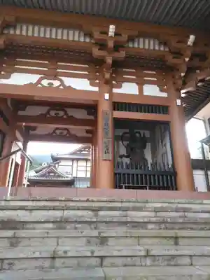 本佛寺の山門・神門