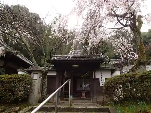 岩屋寺の山門・神門