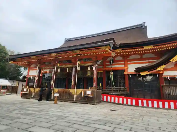 八坂神社(祇園さん)の{uncategorized: "未分類", other: "その他", undefined: "問題あり", building: "その他建物", grave: "お墓", sacred_gate: "鳥居", guardian: "狛犬", statue: "像", buddha: "仏像", history: "歴史", nature: "自然", garden: "庭園", animal: "動物", pagoda: "塔", temizu: "手水舎", mountain_gate: "山門・神門", sanctuary: "本殿・本堂", subordinate: "末社・摂社", art: "芸術", scenery: "景色", jizo: "地蔵", ema: "絵馬", goshuin: "御朱印", omikuji: "おみくじ", items: "授与品その他", amulet: "お守り", goshuincho: "御朱印帳", eats: "食事", festival: "お祭り", votive_dance: "神楽", shichigosan: "七五三参", wedding: "結婚式", experience: "体験その他", initially: "初詣", around: "周辺", anti_infection: "感染症対策"}