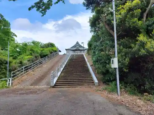 鰀目嶽神社の{uncategorized: "未分類", other: "その他", undefined: "問題あり", building: "その他建物", grave: "お墓", sacred_gate: "鳥居", guardian: "狛犬", statue: "像", buddha: "仏像", history: "歴史", nature: "自然", garden: "庭園", animal: "動物", pagoda: "塔", temizu: "手水舎", mountain_gate: "山門・神門", sanctuary: "本殿・本堂", subordinate: "末社・摂社", art: "芸術", scenery: "景色", jizo: "地蔵", ema: "絵馬", goshuin: "御朱印", omikuji: "おみくじ", items: "授与品その他", amulet: "お守り", goshuincho: "御朱印帳", eats: "食事", festival: "お祭り", votive_dance: "神楽", shichigosan: "七五三参", wedding: "結婚式", experience: "体験その他", initially: "初詣", around: "周辺", anti_infection: "感染症対策"}