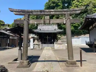 本町稲荷神社の{uncategorized: "未分類", other: "その他", undefined: "問題あり", building: "その他建物", grave: "お墓", sacred_gate: "鳥居", guardian: "狛犬", statue: "像", buddha: "仏像", history: "歴史", nature: "自然", garden: "庭園", animal: "動物", pagoda: "塔", temizu: "手水舎", mountain_gate: "山門・神門", sanctuary: "本殿・本堂", subordinate: "末社・摂社", art: "芸術", scenery: "景色", jizo: "地蔵", ema: "絵馬", goshuin: "御朱印", omikuji: "おみくじ", items: "授与品その他", amulet: "お守り", goshuincho: "御朱印帳", eats: "食事", festival: "お祭り", votive_dance: "神楽", shichigosan: "七五三参", wedding: "結婚式", experience: "体験その他", initially: "初詣", around: "周辺", anti_infection: "感染症対策"}