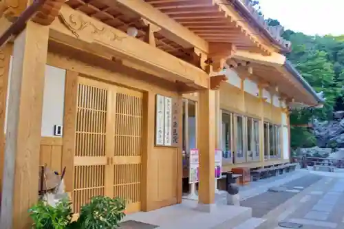 西法院の本殿・本堂