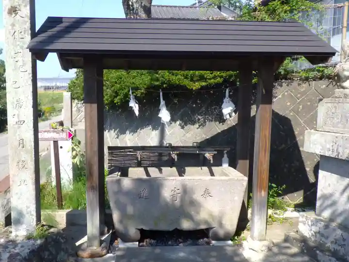 飯縄神社 里宮(皇足穂命神社)の手水舎