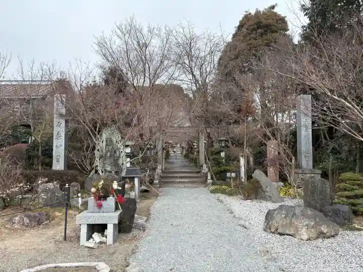 石薬師寺の{uncategorized: "未分類", other: "その他", undefined: "問題あり", building: "その他建物", grave: "お墓", sacred_gate: "鳥居", guardian: "狛犬", statue: "像", buddha: "仏像", history: "歴史", nature: "自然", garden: "庭園", animal: "動物", pagoda: "塔", temizu: "手水舎", mountain_gate: "山門・神門", sanctuary: "本殿・本堂", subordinate: "末社・摂社", art: "芸術", scenery: "景色", jizo: "地蔵", ema: "絵馬", goshuin: "御朱印", omikuji: "おみくじ", items: "授与品その他", amulet: "お守り", goshuincho: "御朱印帳", eats: "食事", festival: "お祭り", votive_dance: "神楽", shichigosan: "七五三参", wedding: "結婚式", experience: "体験その他", initially: "初詣", around: "周辺", anti_infection: "感染症対策"}