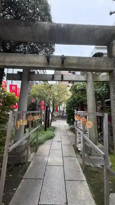 笠間稲荷神社 東京別社の{uncategorized: "未分類", other: "その他", undefined: "問題あり", building: "その他建物", grave: "お墓", sacred_gate: "鳥居", guardian: "狛犬", statue: "像", buddha: "仏像", history: "歴史", nature: "自然", garden: "庭園", animal: "動物", pagoda: "塔", temizu: "手水舎", mountain_gate: "山門・神門", sanctuary: "本殿・本堂", subordinate: "末社・摂社", art: "芸術", scenery: "景色", jizo: "地蔵", ema: "絵馬", goshuin: "御朱印", omikuji: "おみくじ", items: "授与品その他", amulet: "お守り", goshuincho: "御朱印帳", eats: "食事", festival: "お祭り", votive_dance: "神楽", shichigosan: "七五三参", wedding: "結婚式", experience: "体験その他", initially: "初詣", around: "周辺", anti_infection: "感染症対策"}