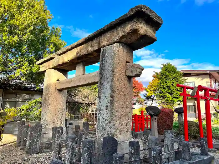 鳥居稲荷神社の鳥居