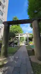 新橋鹽竃神社の鳥居