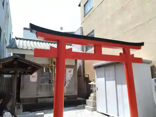 金座稲荷神社の鳥居