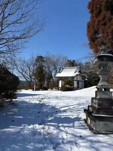 四津山神社の{uncategorized: "未分類", other: "その他", undefined: "問題あり", building: "その他建物", grave: "お墓", sacred_gate: "鳥居", guardian: "狛犬", statue: "像", buddha: "仏像", history: "歴史", nature: "自然", garden: "庭園", animal: "動物", pagoda: "塔", temizu: "手水舎", mountain_gate: "山門・神門", sanctuary: "本殿・本堂", subordinate: "末社・摂社", art: "芸術", scenery: "景色", jizo: "地蔵", ema: "絵馬", goshuin: "御朱印", omikuji: "おみくじ", items: "授与品その他", amulet: "お守り", goshuincho: "御朱印帳", eats: "食事", festival: "お祭り", votive_dance: "神楽", shichigosan: "七五三参", wedding: "結婚式", experience: "体験その他", initially: "初詣", around: "周辺", anti_infection: "感染症対策"}