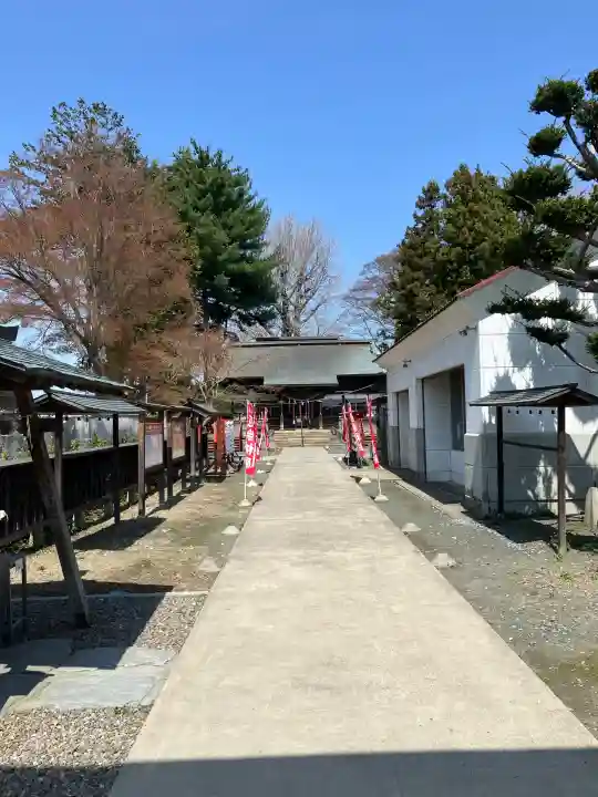 法霊山龗神社の{uncategorized: "未分類", other: "その他", undefined: "問題あり", building: "その他建物", grave: "お墓", sacred_gate: "鳥居", guardian: "狛犬", statue: "像", buddha: "仏像", history: "歴史", nature: "自然", garden: "庭園", animal: "動物", pagoda: "塔", temizu: "手水舎", mountain_gate: "山門・神門", sanctuary: "本殿・本堂", subordinate: "末社・摂社", art: "芸術", scenery: "景色", jizo: "地蔵", ema: "絵馬", goshuin: "御朱印", omikuji: "おみくじ", items: "授与品その他", amulet: "お守り", goshuincho: "御朱印帳", eats: "食事", festival: "お祭り", votive_dance: "神楽", shichigosan: "七五三参", wedding: "結婚式", experience: "体験その他", initially: "初詣", around: "周辺", anti_infection: "感染症対策"}