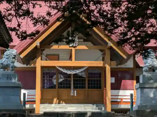 神山稲荷神社の{uncategorized: "未分類", other: "その他", undefined: "問題あり", building: "その他建物", grave: "お墓", sacred_gate: "鳥居", guardian: "狛犬", statue: "像", buddha: "仏像", history: "歴史", nature: "自然", garden: "庭園", animal: "動物", pagoda: "塔", temizu: "手水舎", mountain_gate: "山門・神門", sanctuary: "本殿・本堂", subordinate: "末社・摂社", art: "芸術", scenery: "景色", jizo: "地蔵", ema: "絵馬", goshuin: "御朱印", omikuji: "おみくじ", items: "授与品その他", amulet: "お守り", goshuincho: "御朱印帳", eats: "食事", festival: "お祭り", votive_dance: "神楽", shichigosan: "七五三参", wedding: "結婚式", experience: "体験その他", initially: "初詣", around: "周辺", anti_infection: "感染症対策"}