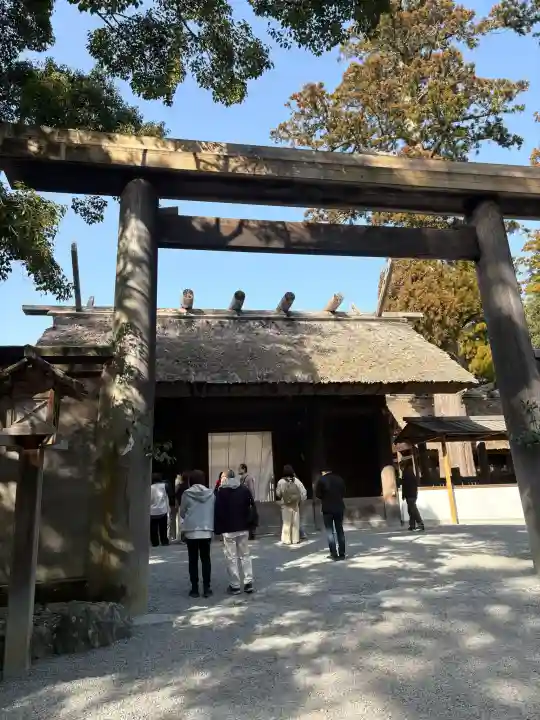 伊勢神宮外宮(豊受大神宮)の{uncategorized: "未分類", other: "その他", undefined: "問題あり", building: "その他建物", grave: "お墓", sacred_gate: "鳥居", guardian: "狛犬", statue: "像", buddha: "仏像", history: "歴史", nature: "自然", garden: "庭園", animal: "動物", pagoda: "塔", temizu: "手水舎", mountain_gate: "山門・神門", sanctuary: "本殿・本堂", subordinate: "末社・摂社", art: "芸術", scenery: "景色", jizo: "地蔵", ema: "絵馬", goshuin: "御朱印", omikuji: "おみくじ", items: "授与品その他", amulet: "お守り", goshuincho: "御朱印帳", eats: "食事", festival: "お祭り", votive_dance: "神楽", shichigosan: "七五三参", wedding: "結婚式", experience: "体験その他", initially: "初詣", around: "周辺", anti_infection: "感染症対策"}