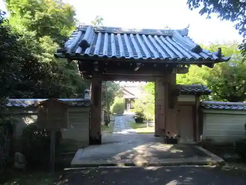 悲田院の山門