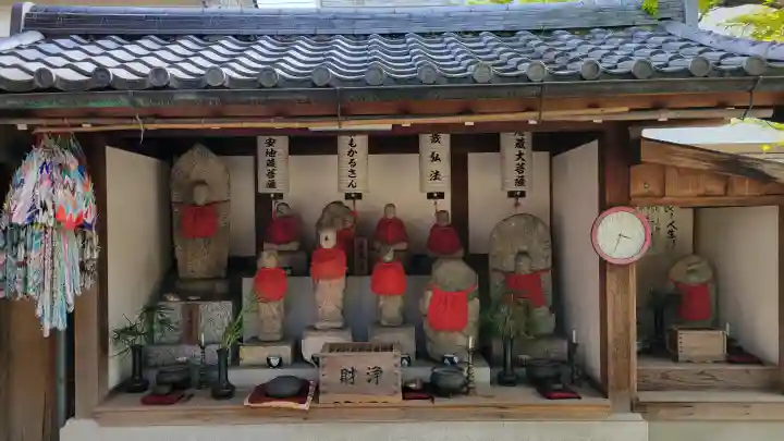 神宮寺の{uncategorized: "未分類", other: "その他", undefined: "問題あり", building: "その他建物", grave: "お墓", sacred_gate: "鳥居", guardian: "狛犬", statue: "像", buddha: "仏像", history: "歴史", nature: "自然", garden: "庭園", animal: "動物", pagoda: "塔", temizu: "手水舎", mountain_gate: "山門・神門", sanctuary: "本殿・本堂", subordinate: "末社・摂社", art: "芸術", scenery: "景色", jizo: "地蔵", ema: "絵馬", goshuin: "御朱印", omikuji: "おみくじ", items: "授与品その他", amulet: "お守り", goshuincho: "御朱印帳", eats: "食事", festival: "お祭り", votive_dance: "神楽", shichigosan: "七五三参", wedding: "結婚式", experience: "体験その他", initially: "初詣", around: "周辺", anti_infection: "感染症対策"}