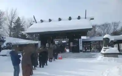 札幌護國神社の山門・神門