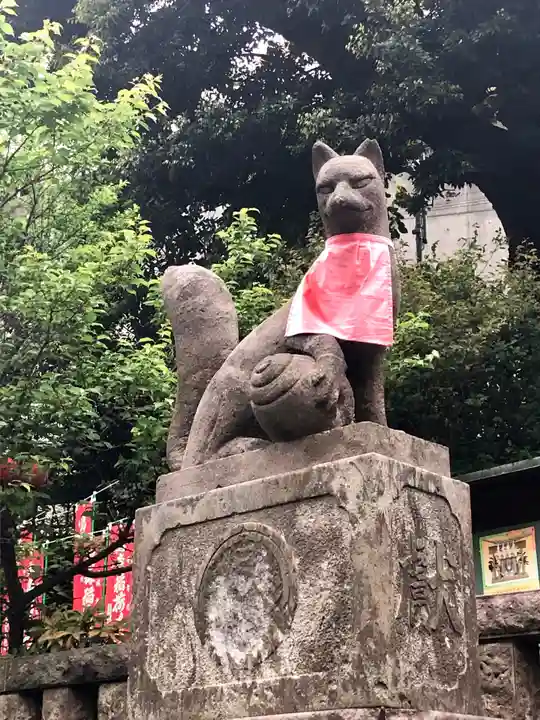 烏森稲荷神社の狛犬
