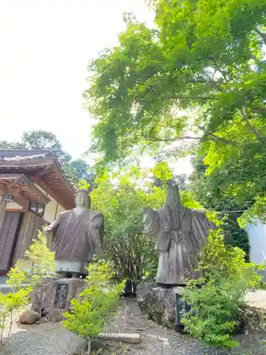 冨士御室浅間神社の像