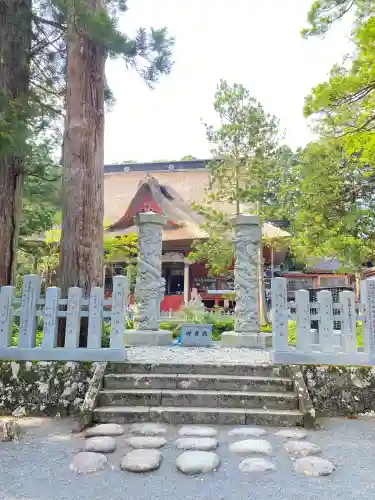 出羽神社(出羽三山神社)～三神合祭殿～の{uncategorized: "未分類", other: "その他", undefined: "問題あり", building: "その他建物", grave: "お墓", sacred_gate: "鳥居", guardian: "狛犬", statue: "像", buddha: "仏像", history: "歴史", nature: "自然", garden: "庭園", animal: "動物", pagoda: "塔", temizu: "手水舎", mountain_gate: "山門・神門", sanctuary: "本殿・本堂", subordinate: "末社・摂社", art: "芸術", scenery: "景色", jizo: "地蔵", ema: "絵馬", goshuin: "御朱印", omikuji: "おみくじ", items: "授与品その他", amulet: "お守り", goshuincho: "御朱印帳", eats: "食事", festival: "お祭り", votive_dance: "神楽", shichigosan: "七五三参", wedding: "結婚式", experience: "体験その他", initially: "初詣", around: "周辺", anti_infection: "感染症対策"}