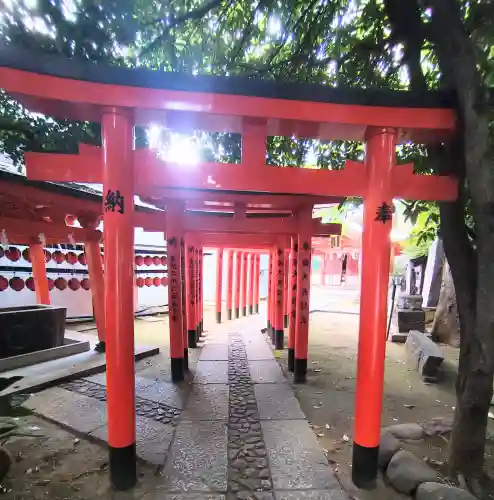 豊栄稲荷神社の{uncategorized: "未分類", other: "その他", undefined: "問題あり", building: "その他建物", grave: "お墓", sacred_gate: "鳥居", guardian: "狛犬", statue: "像", buddha: "仏像", history: "歴史", nature: "自然", garden: "庭園", animal: "動物", pagoda: "塔", temizu: "手水舎", mountain_gate: "山門・神門", sanctuary: "本殿・本堂", subordinate: "末社・摂社", art: "芸術", scenery: "景色", jizo: "地蔵", ema: "絵馬", goshuin: "御朱印", omikuji: "おみくじ", items: "授与品その他", amulet: "お守り", goshuincho: "御朱印帳", eats: "食事", festival: "お祭り", votive_dance: "神楽", shichigosan: "七五三参", wedding: "結婚式", experience: "体験その他", initially: "初詣", around: "周辺", anti_infection: "感染症対策"}