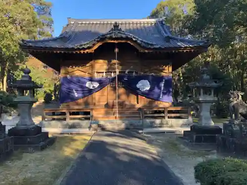 白石神社の本殿