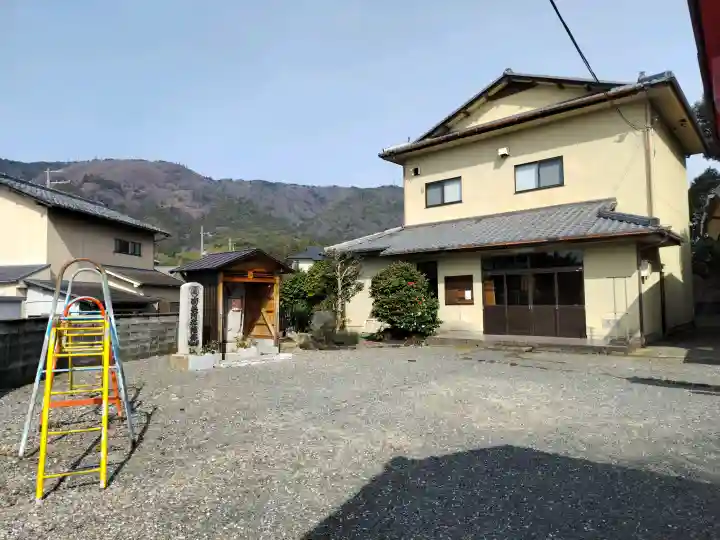 樫本神社(大原野神社境外摂社)の{uncategorized: "未分類", other: "その他", undefined: "問題あり", building: "その他建物", grave: "お墓", sacred_gate: "鳥居", guardian: "狛犬", statue: "像", buddha: "仏像", history: "歴史", nature: "自然", garden: "庭園", animal: "動物", pagoda: "塔", temizu: "手水舎", mountain_gate: "山門・神門", sanctuary: "本殿・本堂", subordinate: "末社・摂社", art: "芸術", scenery: "景色", jizo: "地蔵", ema: "絵馬", goshuin: "御朱印", omikuji: "おみくじ", items: "授与品その他", amulet: "お守り", goshuincho: "御朱印帳", eats: "食事", festival: "お祭り", votive_dance: "神楽", shichigosan: "七五三参", wedding: "結婚式", experience: "体験その他", initially: "初詣", around: "周辺", anti_infection: "感染症対策"}