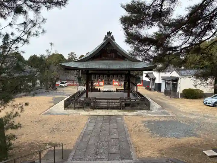 新日吉神宮の{uncategorized: "未分類", other: "その他", undefined: "問題あり", building: "その他建物", grave: "お墓", sacred_gate: "鳥居", guardian: "狛犬", statue: "像", buddha: "仏像", history: "歴史", nature: "自然", garden: "庭園", animal: "動物", pagoda: "塔", temizu: "手水舎", mountain_gate: "山門・神門", sanctuary: "本殿・本堂", subordinate: "末社・摂社", art: "芸術", scenery: "景色", jizo: "地蔵", ema: "絵馬", goshuin: "御朱印", omikuji: "おみくじ", items: "授与品その他", amulet: "お守り", goshuincho: "御朱印帳", eats: "食事", festival: "お祭り", votive_dance: "神楽", shichigosan: "七五三参", wedding: "結婚式", experience: "体験その他", initially: "初詣", around: "周辺", anti_infection: "感染症対策"}