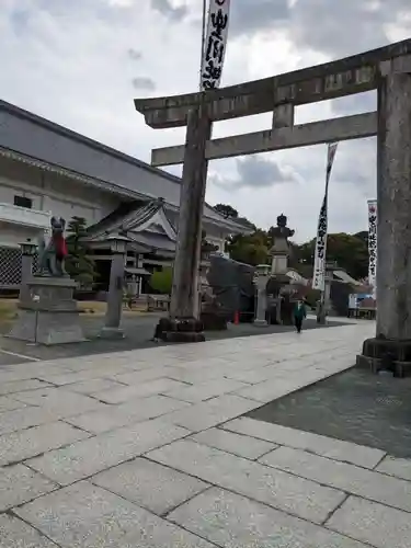 豊川閣　妙厳寺の鳥居