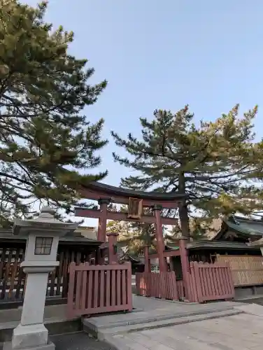 氣比神宮の{uncategorized: "未分類", other: "その他", undefined: "問題あり", building: "その他建物", grave: "お墓", sacred_gate: "鳥居", guardian: "狛犬", statue: "像", buddha: "仏像", history: "歴史", nature: "自然", garden: "庭園", animal: "動物", pagoda: "塔", temizu: "手水舎", mountain_gate: "山門・神門", sanctuary: "本殿・本堂", subordinate: "末社・摂社", art: "芸術", scenery: "景色", jizo: "地蔵", ema: "絵馬", goshuin: "御朱印", omikuji: "おみくじ", items: "授与品その他", amulet: "お守り", goshuincho: "御朱印帳", eats: "食事", festival: "お祭り", votive_dance: "神楽", shichigosan: "七五三参", wedding: "結婚式", experience: "体験その他", initially: "初詣", around: "周辺", anti_infection: "感染症対策"}