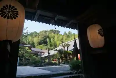目の霊山　油山寺の山門・神門