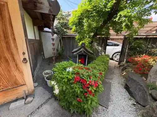 天性寺の{uncategorized: "未分類", other: "その他", undefined: "問題あり", building: "その他建物", grave: "お墓", sacred_gate: "鳥居", guardian: "狛犬", statue: "像", buddha: "仏像", history: "歴史", nature: "自然", garden: "庭園", animal: "動物", pagoda: "塔", temizu: "手水舎", mountain_gate: "山門・神門", sanctuary: "本殿・本堂", subordinate: "末社・摂社", art: "芸術", scenery: "景色", jizo: "地蔵", ema: "絵馬", goshuin: "御朱印", omikuji: "おみくじ", items: "授与品その他", amulet: "お守り", goshuincho: "御朱印帳", eats: "食事", festival: "お祭り", votive_dance: "神楽", shichigosan: "七五三参", wedding: "結婚式", experience: "体験その他", initially: "初詣", around: "周辺", anti_infection: "感染症対策"}