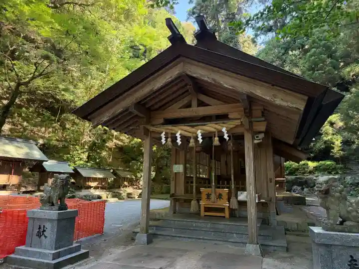 伊野天照皇大神宮の{uncategorized: "未分類", other: "その他", undefined: "問題あり", building: "その他建物", grave: "お墓", sacred_gate: "鳥居", guardian: "狛犬", statue: "像", buddha: "仏像", history: "歴史", nature: "自然", garden: "庭園", animal: "動物", pagoda: "塔", temizu: "手水舎", mountain_gate: "山門・神門", sanctuary: "本殿・本堂", subordinate: "末社・摂社", art: "芸術", scenery: "景色", jizo: "地蔵", ema: "絵馬", goshuin: "御朱印", omikuji: "おみくじ", items: "授与品その他", amulet: "お守り", goshuincho: "御朱印帳", eats: "食事", festival: "お祭り", votive_dance: "神楽", shichigosan: "七五三参", wedding: "結婚式", experience: "体験その他", initially: "初詣", around: "周辺", anti_infection: "感染症対策"}