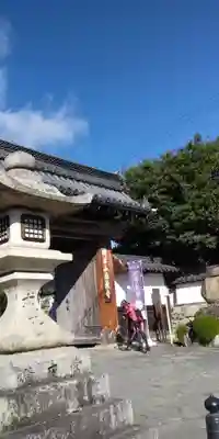 西教寺の山門・神門