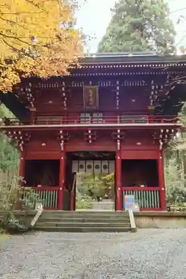 御岩神社の山門・神門