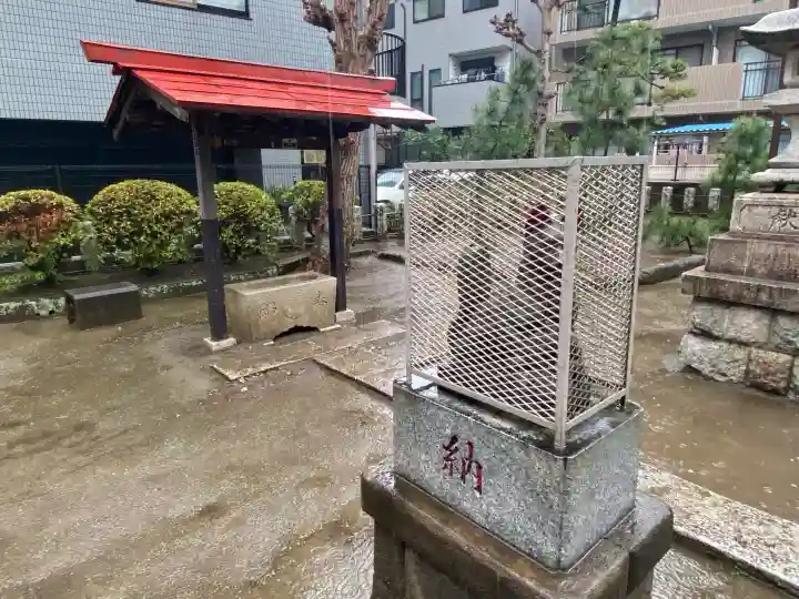 中葛西稲荷神社の{uncategorized: "未分類", other: "その他", undefined: "問題あり", building: "その他建物", grave: "お墓", sacred_gate: "鳥居", guardian: "狛犬", statue: "像", buddha: "仏像", history: "歴史", nature: "自然", garden: "庭園", animal: "動物", pagoda: "塔", temizu: "手水舎", mountain_gate: "山門・神門", sanctuary: "本殿・本堂", subordinate: "末社・摂社", art: "芸術", scenery: "景色", jizo: "地蔵", ema: "絵馬", goshuin: "御朱印", omikuji: "おみくじ", items: "授与品その他", amulet: "お守り", goshuincho: "御朱印帳", eats: "食事", festival: "お祭り", votive_dance: "神楽", shichigosan: "七五三参", wedding: "結婚式", experience: "体験その他", initially: "初詣", around: "周辺", anti_infection: "感染症対策"}