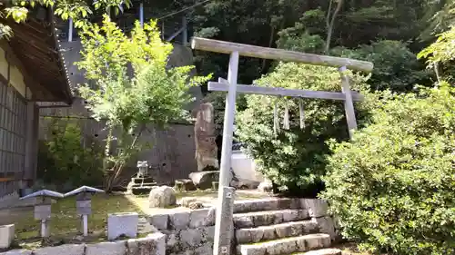 七面大明神の鳥居