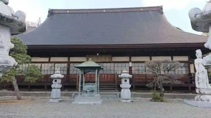 法泉寺の本殿・本堂