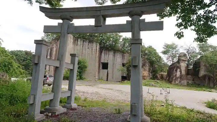 巖稲荷神社の鳥居