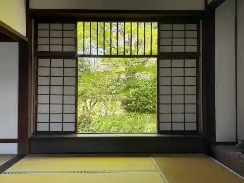 源光庵の{uncategorized: "未分類", other: "その他", undefined: "問題あり", building: "その他建物", grave: "お墓", sacred_gate: "鳥居", guardian: "狛犬", statue: "像", buddha: "仏像", history: "歴史", nature: "自然", garden: "庭園", animal: "動物", pagoda: "塔", temizu: "手水舎", mountain_gate: "山門・神門", sanctuary: "本殿・本堂", subordinate: "末社・摂社", art: "芸術", scenery: "景色", jizo: "地蔵", ema: "絵馬", goshuin: "御朱印", omikuji: "おみくじ", items: "授与品その他", amulet: "お守り", goshuincho: "御朱印帳", eats: "食事", festival: "お祭り", votive_dance: "神楽", shichigosan: "七五三参", wedding: "結婚式", experience: "体験その他", initially: "初詣", around: "周辺", anti_infection: "感染症対策"}