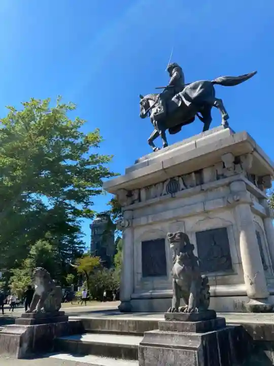 宮城縣護國神社の{uncategorized: "未分類", other: "その他", undefined: "問題あり", building: "その他建物", grave: "お墓", sacred_gate: "鳥居", guardian: "狛犬", statue: "像", buddha: "仏像", history: "歴史", nature: "自然", garden: "庭園", animal: "動物", pagoda: "塔", temizu: "手水舎", mountain_gate: "山門・神門", sanctuary: "本殿・本堂", subordinate: "末社・摂社", art: "芸術", scenery: "景色", jizo: "地蔵", ema: "絵馬", goshuin: "御朱印", omikuji: "おみくじ", items: "授与品その他", amulet: "お守り", goshuincho: "御朱印帳", eats: "食事", festival: "お祭り", votive_dance: "神楽", shichigosan: "七五三参", wedding: "結婚式", experience: "体験その他", initially: "初詣", around: "周辺", anti_infection: "感染症対策"}