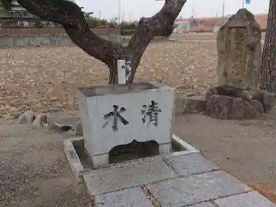 神明社の手水舎