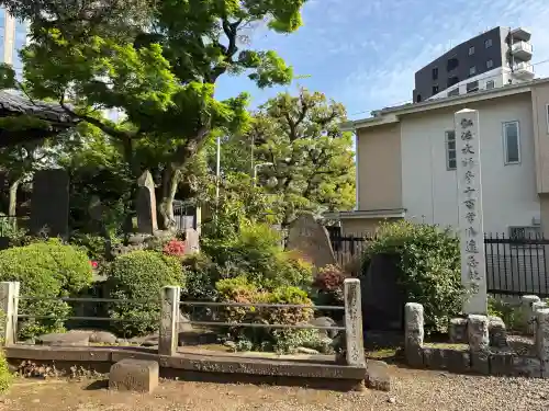 寶泉寺（宝泉寺）の{uncategorized: "未分類", other: "その他", undefined: "問題あり", building: "その他建物", grave: "お墓", sacred_gate: "鳥居", guardian: "狛犬", statue: "像", buddha: "仏像", history: "歴史", nature: "自然", garden: "庭園", animal: "動物", pagoda: "塔", temizu: "手水舎", mountain_gate: "山門・神門", sanctuary: "本殿・本堂", subordinate: "末社・摂社", art: "芸術", scenery: "景色", jizo: "地蔵", ema: "絵馬", goshuin: "御朱印", omikuji: "おみくじ", items: "授与品その他", amulet: "お守り", goshuincho: "御朱印帳", eats: "食事", festival: "お祭り", votive_dance: "神楽", shichigosan: "七五三参", wedding: "結婚式", experience: "体験その他", initially: "初詣", around: "周辺", anti_infection: "感染症対策"}