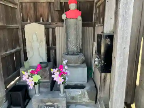 徳念寺の{uncategorized: "未分類", other: "その他", undefined: "問題あり", building: "その他建物", grave: "お墓", sacred_gate: "鳥居", guardian: "狛犬", statue: "像", buddha: "仏像", history: "歴史", nature: "自然", garden: "庭園", animal: "動物", pagoda: "塔", temizu: "手水舎", mountain_gate: "山門・神門", sanctuary: "本殿・本堂", subordinate: "末社・摂社", art: "芸術", scenery: "景色", jizo: "地蔵", ema: "絵馬", goshuin: "御朱印", omikuji: "おみくじ", items: "授与品その他", amulet: "お守り", goshuincho: "御朱印帳", eats: "食事", festival: "お祭り", votive_dance: "神楽", shichigosan: "七五三参", wedding: "結婚式", experience: "体験その他", initially: "初詣", around: "周辺", anti_infection: "感染症対策"}