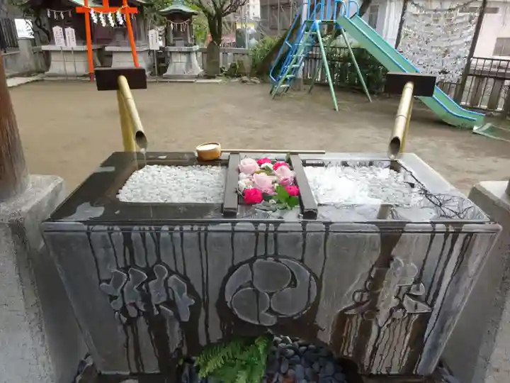根岸八幡神社の手水舎