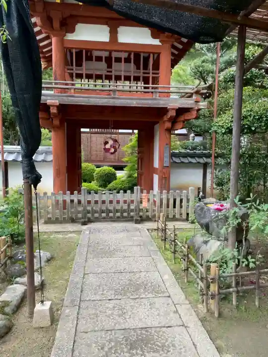 岡寺(龍蓋寺)の{uncategorized: "未分類", other: "その他", undefined: "問題あり", building: "その他建物", grave: "お墓", sacred_gate: "鳥居", guardian: "狛犬", statue: "像", buddha: "仏像", history: "歴史", nature: "自然", garden: "庭園", animal: "動物", pagoda: "塔", temizu: "手水舎", mountain_gate: "山門・神門", sanctuary: "本殿・本堂", subordinate: "末社・摂社", art: "芸術", scenery: "景色", jizo: "地蔵", ema: "絵馬", goshuin: "御朱印", omikuji: "おみくじ", items: "授与品その他", amulet: "お守り", goshuincho: "御朱印帳", eats: "食事", festival: "お祭り", votive_dance: "神楽", shichigosan: "七五三参", wedding: "結婚式", experience: "体験その他", initially: "初詣", around: "周辺", anti_infection: "感染症対策"}