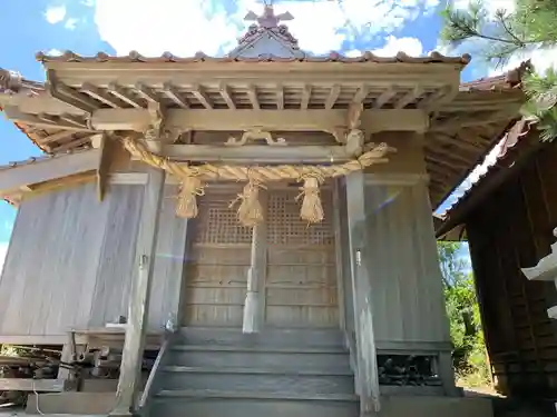 衣毘須神社の本殿