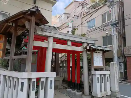 鳥越神社の{uncategorized: "未分類", other: "その他", undefined: "問題あり", building: "その他建物", grave: "お墓", sacred_gate: "鳥居", guardian: "狛犬", statue: "像", buddha: "仏像", history: "歴史", nature: "自然", garden: "庭園", animal: "動物", pagoda: "塔", temizu: "手水舎", mountain_gate: "山門・神門", sanctuary: "本殿・本堂", subordinate: "末社・摂社", art: "芸術", scenery: "景色", jizo: "地蔵", ema: "絵馬", goshuin: "御朱印", omikuji: "おみくじ", items: "授与品その他", amulet: "お守り", goshuincho: "御朱印帳", eats: "食事", festival: "お祭り", votive_dance: "神楽", shichigosan: "七五三参", wedding: "結婚式", experience: "体験その他", initially: "初詣", around: "周辺", anti_infection: "感染症対策"}