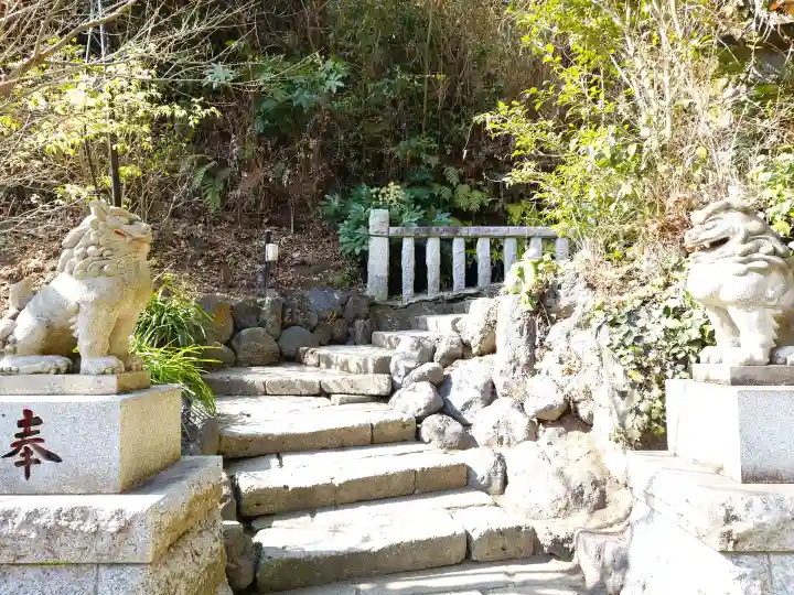 銭洗弁財天宇賀福神社の{uncategorized: "未分類", other: "その他", undefined: "問題あり", building: "その他建物", grave: "お墓", sacred_gate: "鳥居", guardian: "狛犬", statue: "像", buddha: "仏像", history: "歴史", nature: "自然", garden: "庭園", animal: "動物", pagoda: "塔", temizu: "手水舎", mountain_gate: "山門・神門", sanctuary: "本殿・本堂", subordinate: "末社・摂社", art: "芸術", scenery: "景色", jizo: "地蔵", ema: "絵馬", goshuin: "御朱印", omikuji: "おみくじ", items: "授与品その他", amulet: "お守り", goshuincho: "御朱印帳", eats: "食事", festival: "お祭り", votive_dance: "神楽", shichigosan: "七五三参", wedding: "結婚式", experience: "体験その他", initially: "初詣", around: "周辺", anti_infection: "感染症対策"}